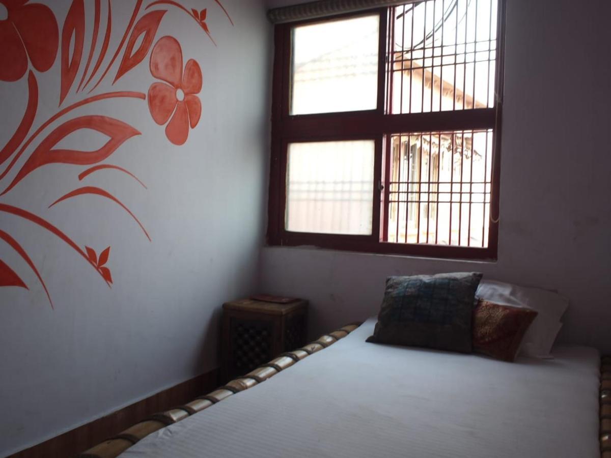 Shri Guest House Varanasi Esterno foto